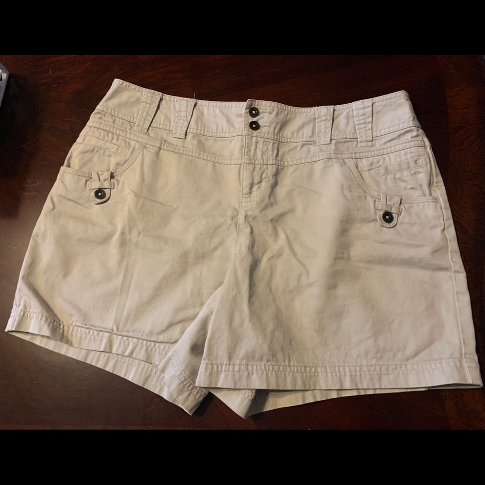 Womens beige shorts